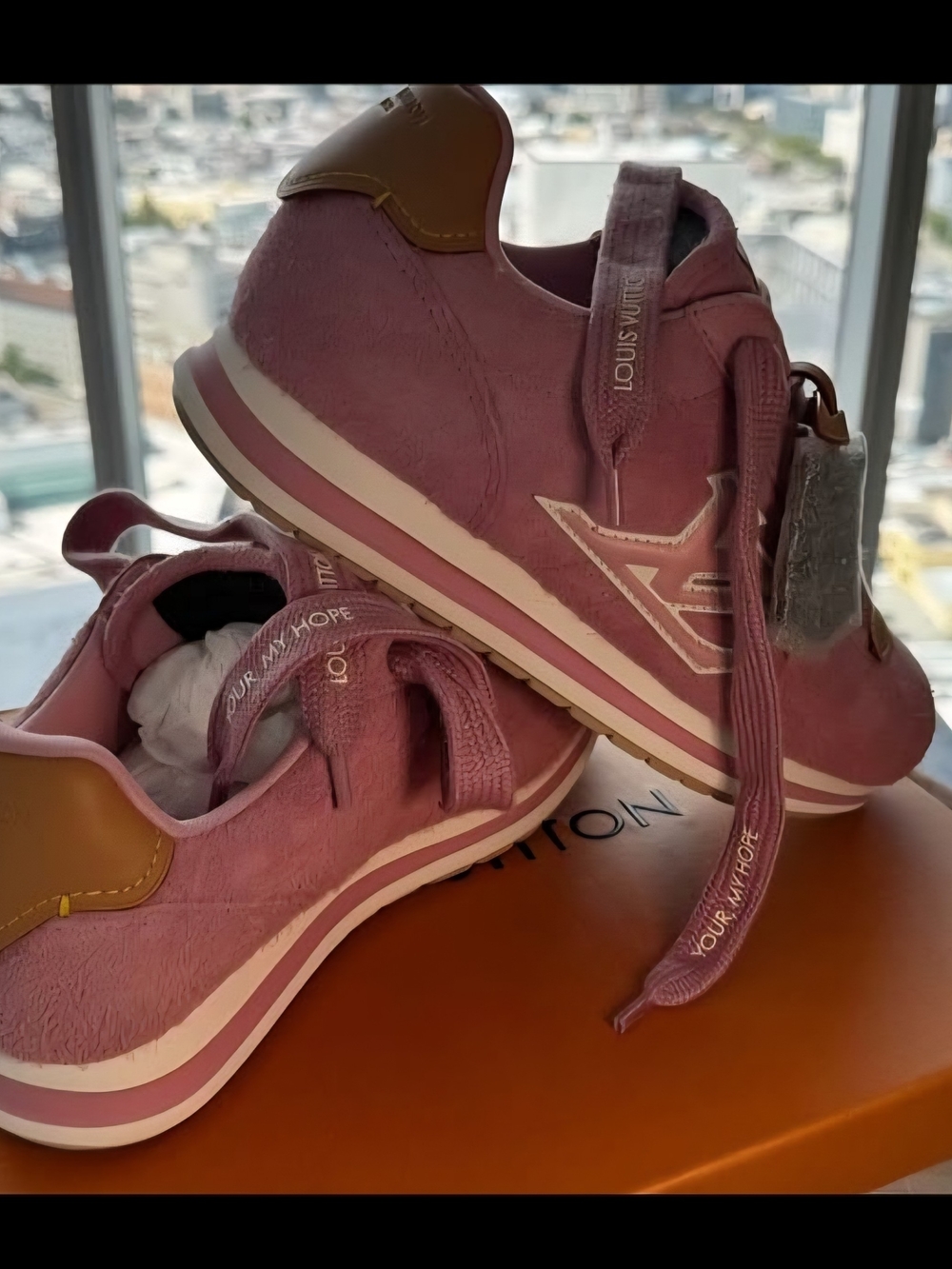 LIMITED EDITION LOUIS VUITTON J-HOPE BUTTERSOFT SNEAKER - Picture 11 of 13